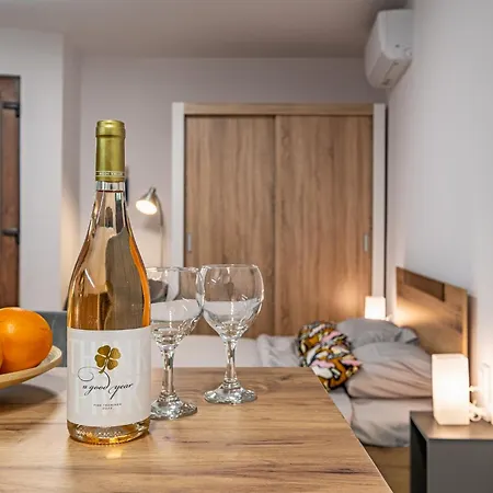 Cozy & Parking - Subject To Availability Apartmán *