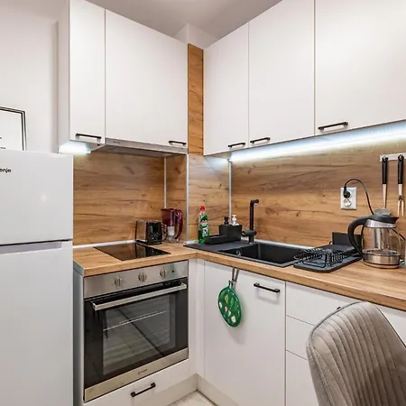 Cozy & Parking - Subject To Availability *