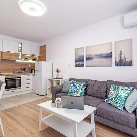 Cozy & Parking - Subject To Availability * Varna