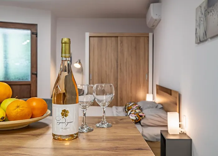 Cozy & Parking - Subject To Availability Apartament *