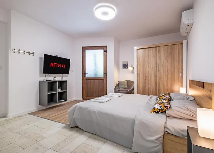 Apartament Cozy & Parking - Subject To Availability *