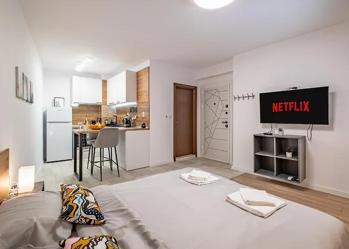 Cozy & Parking - Subject To Availability Apartament *