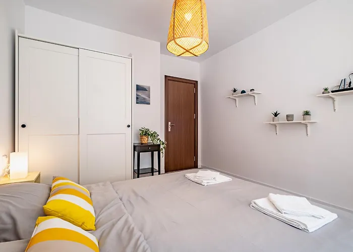 Cozy & Parking - Subject To Availability Warna