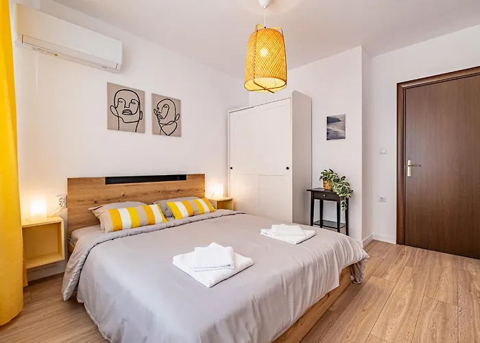 Cozy & Parking - Subject To Availability