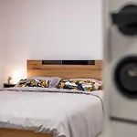 Apartment Cozy & Parking - Subject To Availability