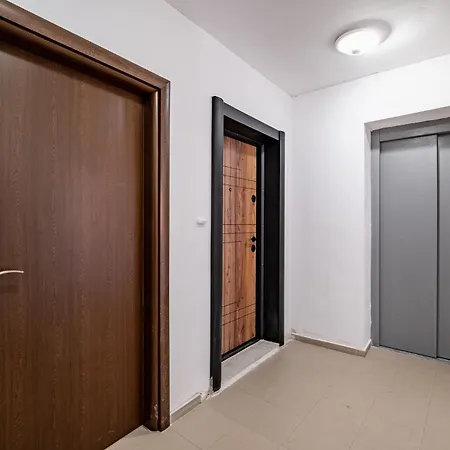 Cozy & Parking - Subject To Availability Apartment