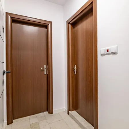 Cozy & Parking - Subject To Availability * 瓦爾納