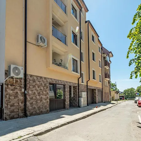 Cozy & Parking - Subject To Availability Apartment