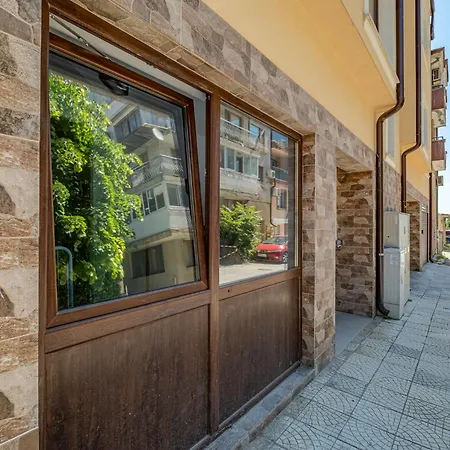 Cozy & Parking - Subject To Availability * Varna