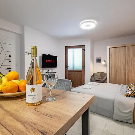 Cozy & Parking - Subject To Availability *