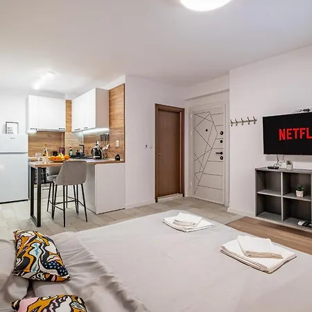 Cozy & - Parking - Subject To Availability Apartment *