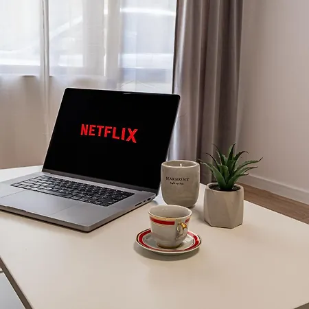 Apartment Cozy & - Parking - Subject To Availability