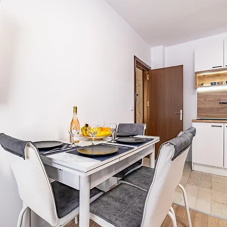 Cozy & Parking - Subject To Availability 瓦爾納