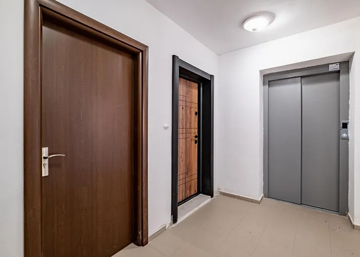 Cozy & Parking - Subject To Availability Apartment