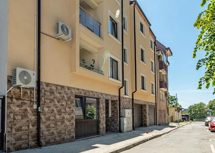 Cozy & Parking - Subject To Availability Apartment