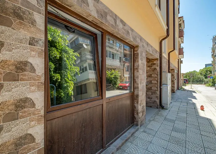 Cozy & Parking - Subject To Availability * Varna