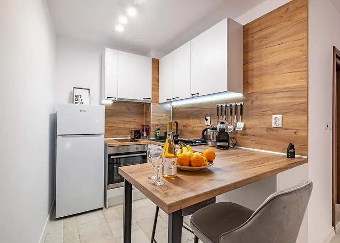 Cozy & Parking - Subject To Availability Apartment *