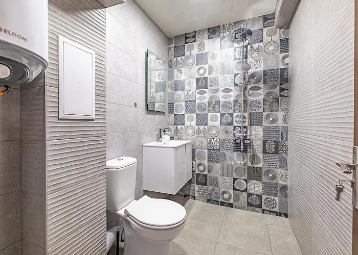 Cozy & Parking - Subject To Availability Apartment *