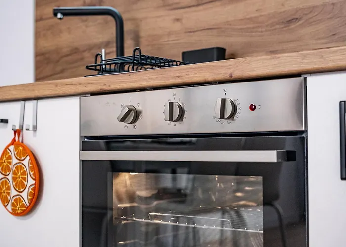 Apartment Cozy & Parking - Subject To Availability *