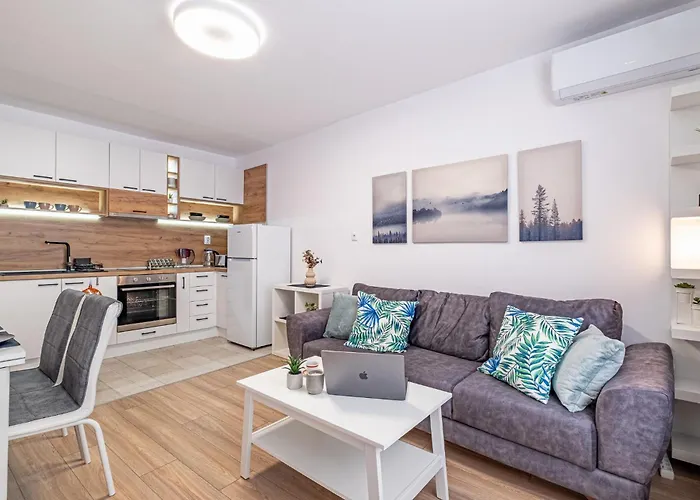 Cozy & Parking - Subject To Availability * Varna