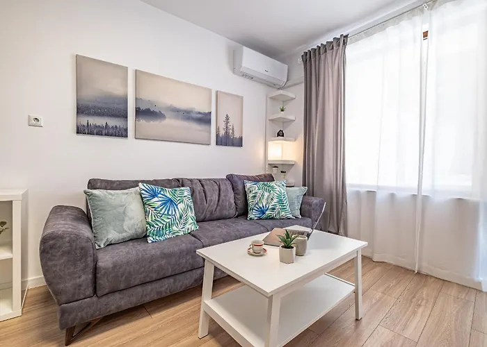 Cozy & Parking - Subject To Availability