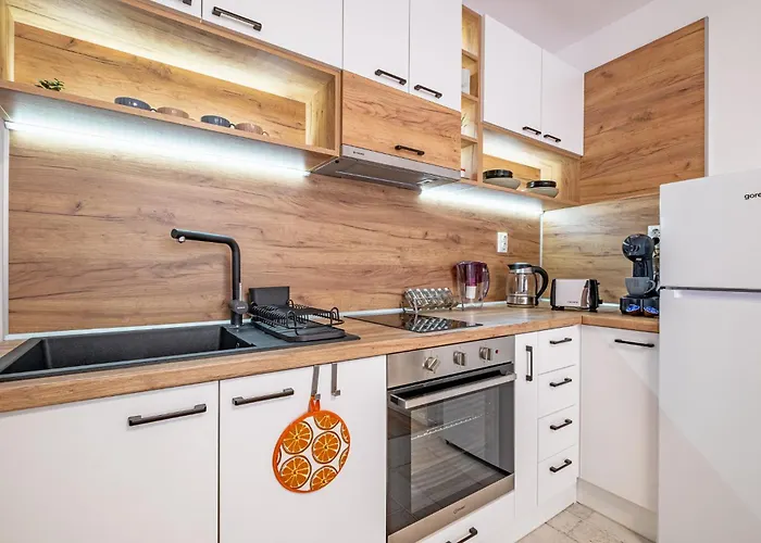 Apartment Cozy & Parking - Subject To Availability